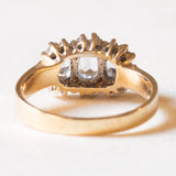 Anello vintage in oro giallo e bianco 10K con spinelli azzurri sintetici (1ctw ca.) e diamanti, anni ‘70/‘80