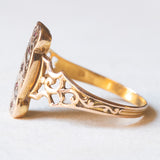Anello in oro giallo 14K con diamanti di taglio rosetta e paste di vetro rosse, anni ‘40/‘50