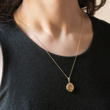 Ciondolo portafoto vintage con lamina in oro giallo 9K su metallo, anni ‘40/‘50