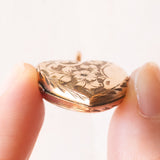 Ciondolo portafoto antico a forma di cuore con lamina in oro giallo 9K su metallo, primi del ‘900