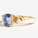 Anello vintage in oro giallo 18K con zaffiro (1.10ct ca.) e diamanti di taglio brillante (0.04ctw ca.), anni '60