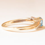 Anello vintage in oro giallo 9K con spinello azzurro sintetico di taglio a cuore (0.50ct ca.) e diamanti (0.03ctw ca.), anni ‘80/‘90