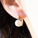 Orecchini antichi in oro giallo e in oro bianco 18K con perle bianche e diamanti di taglio rosetta, anni ‘10/‘20