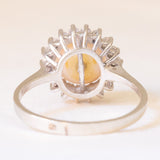 Anello a margherita vintage in oro bianco 14K con perla bianca e diamanti (0.36ctw ca.), anni ‘60