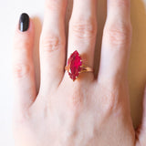 Anello vintage in oro giallo 14K con rubino sintetico (4.40ct ca.), anni ‘70