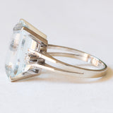 Anello vintage in oro bianco 18K con acquamarina (9ct ca.) e diamanti (0.05ctw ca.), anni ‘60/‘70