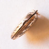 Ciondolo portafoto antico a forma di cuore con lamina in oro giallo 9K su metallo, primi del ‘900