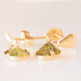 Orecchini pendenti vintage in oro giallo 9K con peridoti verdi (1ctw ca.)