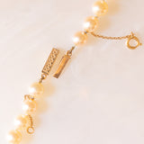 Collana vintage con filo di perle bianche e con chiusura in oro giallo 18K
