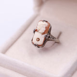 Anello antico in oro 14k e argento on cammeo su conchiglia, anni 20