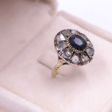 Anello a margherita in stile antico in oro giallo 18k e argento con zaffiro (1,5ct) e diamanti taglio rosa
