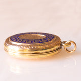 Ciondolo portafoto antico di forma ovale con lamina in oro giallo 9K su metallo e con smalti blu, primi del ‘900