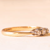 Trilogy antico in oro giallo 9K e palladio con diamanti di taglio vecchia miniera (0.08ctw ca.), anni ‘40