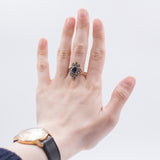 Anello antico in oro 12k con zaffiro centrale e rosette, primi del'900