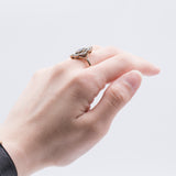 Anello antico in oro 12k con zaffiro centrale e rosette, primi del'900