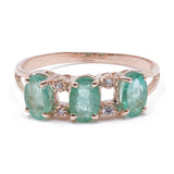 BAGUE DE STYLE ANTIQUE EN OR 9K AVEC ÉMERAUDES ET DIAMANTS