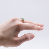 BAGUE DE STYLE ANTIQUE EN OR 9K AVEC ÉMERAUDES ET DIAMANTS