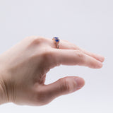 BAGUE DE STYLE ANTIQUE EN OR 9K AVEC SAPHIRS ET DIAMANTS