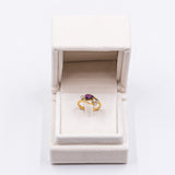 ANELLO VINTAGE IN ORO GIALLO 18K CON RUBINO (0.90CT CA.) E DIAMANTI (0.20CTW CA.), ANNI ‘70/‘80