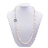 Collier de perles vintage avec susta en or blanc 18 carats avec émeraudes. années 60