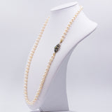 Collana di perle vintage con susta in oro e argento con smeraldo e rosette, anni 50