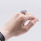 Anello in oro bianco 18k con 2ct di diamanti e 1ct di zaffiri