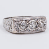 Anello trilogy antico in platino con diamanti di taglio vecchio (0.50ctw ca.), anni '40