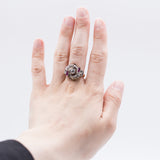 Anello Art Déco in oro 12K e argento con diamanti e rubini, anni ‘30