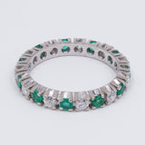 Anello vintage eternelle in oro bianco 18K con diamanti (0.61ct ca.) e smeraldi(0.84ct ca.) , anni '70/'80