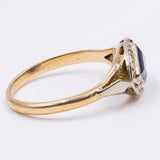 Anello vintage in oro giallo 18K con zaffiro sintetico e diamanti, anni '70