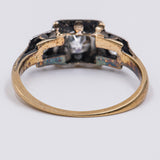 Anello trilogy antico in oro 18k con diamanti taglio vecchio e rosette, anni '30/'40