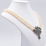 Collana vintage di perle con susta in oro e argento con rosette e smeraldi, anni '50