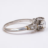 Anello antico in platino con diamante centrale (0.50ct) e contorno di diamanti . Anni '30