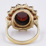 Anello vintage in oro 8k con granato cabochon e contorno di granati, anni '50