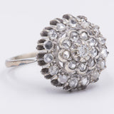 Anello vintage a "toppa" in oro bianco 18k con diamanti taglio rosa, anni '30/'40
