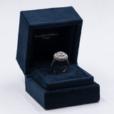Anello vintage a "toppa" in oro bianco 18k con diamanti taglio rosa, anni '30/'40