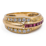 Anello vintage in oro giallo 18K con rubini e diamanti (0.24ctw ca.), anni '50