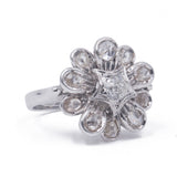 Bague vintage en or blanc 18 carats avec diamant central et rosaces, 1960