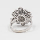 Bague vintage en or blanc 18 carats avec diamant central et rosaces, 1960