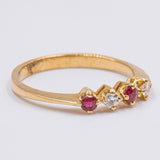 Anello vintage in oro giallo 18k con rubini e diamanti (0.10ct), anni '70