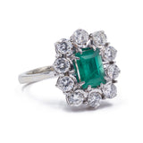 Anello in oro bianco 18k con smeraldo centrale e diamanti (1.3ct) , anni 50/60