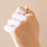 Anello vintage in oro 18K con diamante (0.03ct ca.) e rubini, anni ‘70