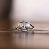 Anello antico in oro 18K e argento con perla e diamante (0.43ct ca.) e perla, primi del '900