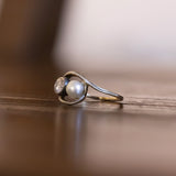 Anello antico in oro 18K e argento con perla e diamante (0.43ct ca.) e perla, primi del '900