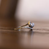 Anello antico in oro 18K e argento con perla e diamante (0.43ct ca.) e perla, primi del '900