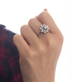 Anello a margherita vintage in oro bianco 14K con diamanti (0.91ctw ca.), anni '60