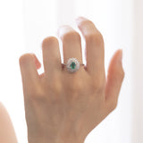 Bague marguerite moderne en or blanc 18 carats avec émeraude et diamants