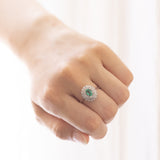 Bague marguerite moderne en or blanc 18 carats avec émeraude et diamants