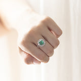 Bague marguerite en or blanc 18 carats avec émeraude (1,30 ct) et diamants (0,60 ct)