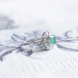Bague marguerite en or blanc 18 carats avec émeraude (1,30 ct) et diamants (0,60 ct)